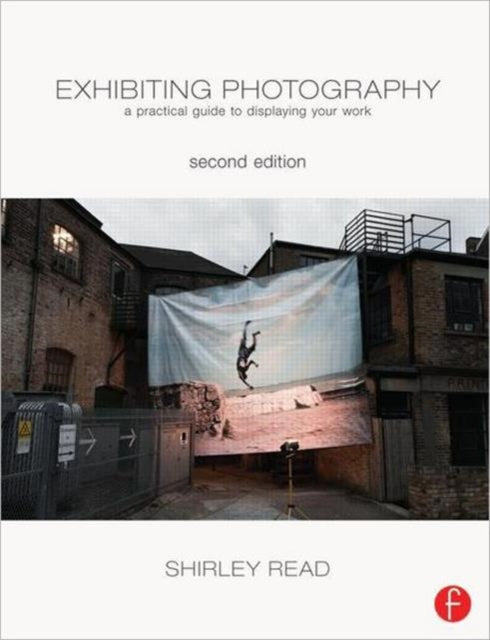 Book cover of: Exhibiting Photography. By: Shirley Read