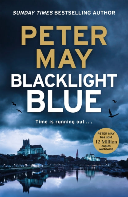 Blacklight Blue, A suspenseful, race against time to crack a cold-case (The Enzo Files Book 3) 9781529431575 Peter May
