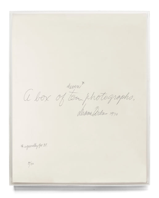 Book cover of: Diane Arbus: A Box of Ten Photographs. By: Diane Arbus