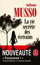 Book cover of: La vie secrete des ecrivains. By: Guillaume Musso