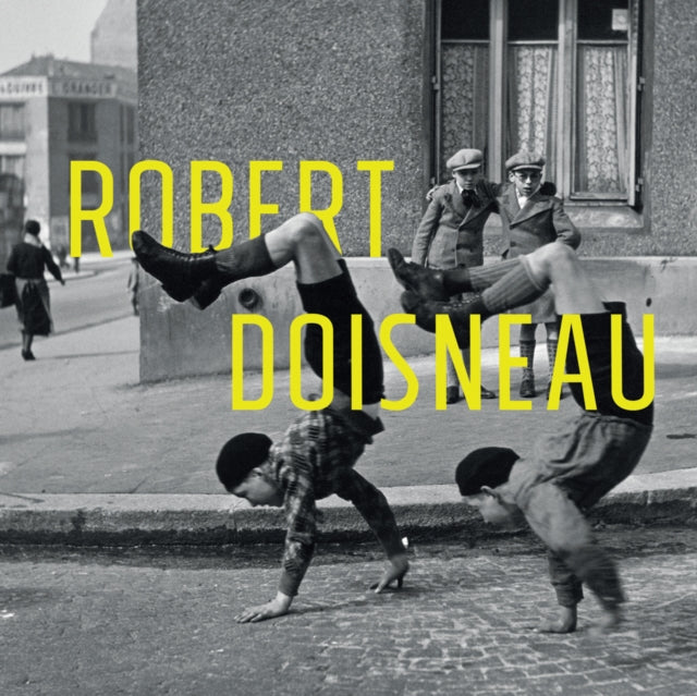 Book cover of: Robert Doisneau. By: LEENARTS / DEVILLERS
